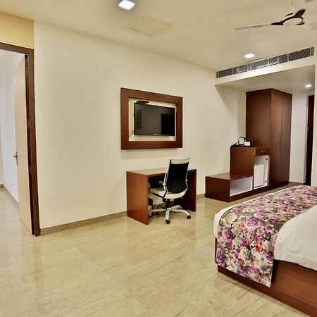 Royal Imperio Hotel Faridabad Exterior photo