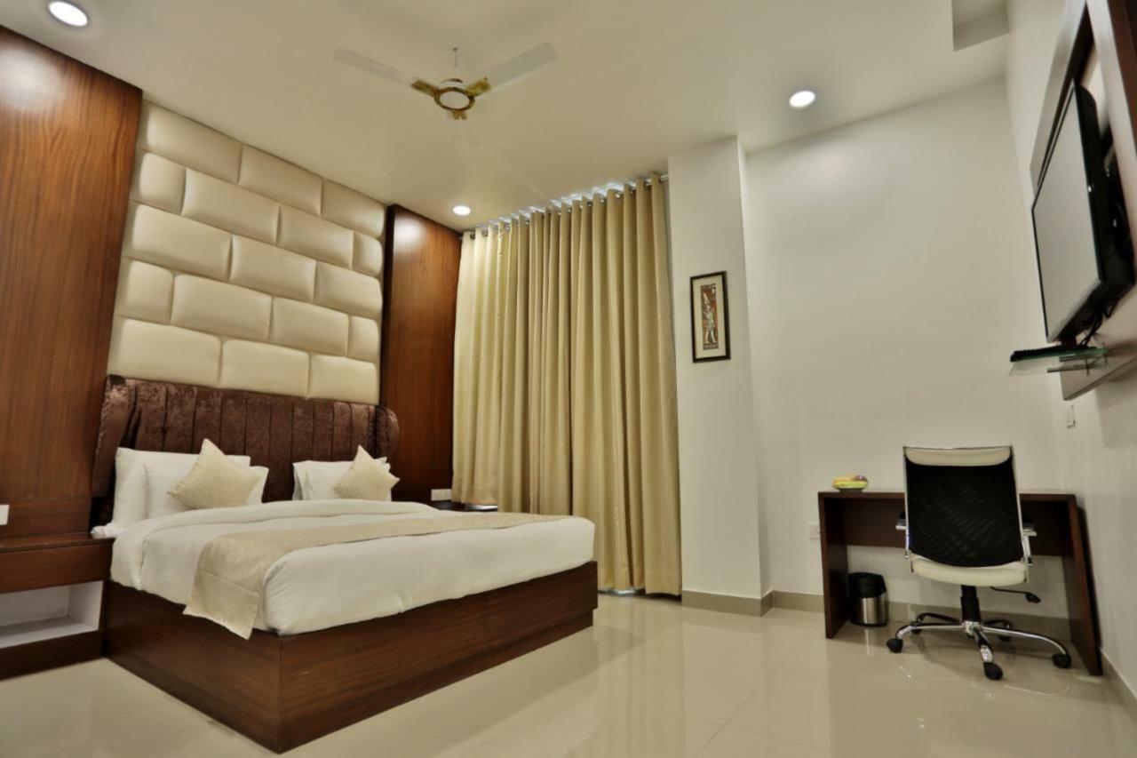 Royal Imperio Hotel Faridabad Exterior photo