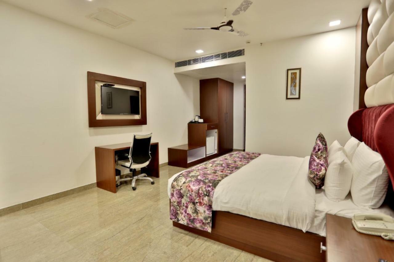 Royal Imperio Hotel Faridabad Exterior photo