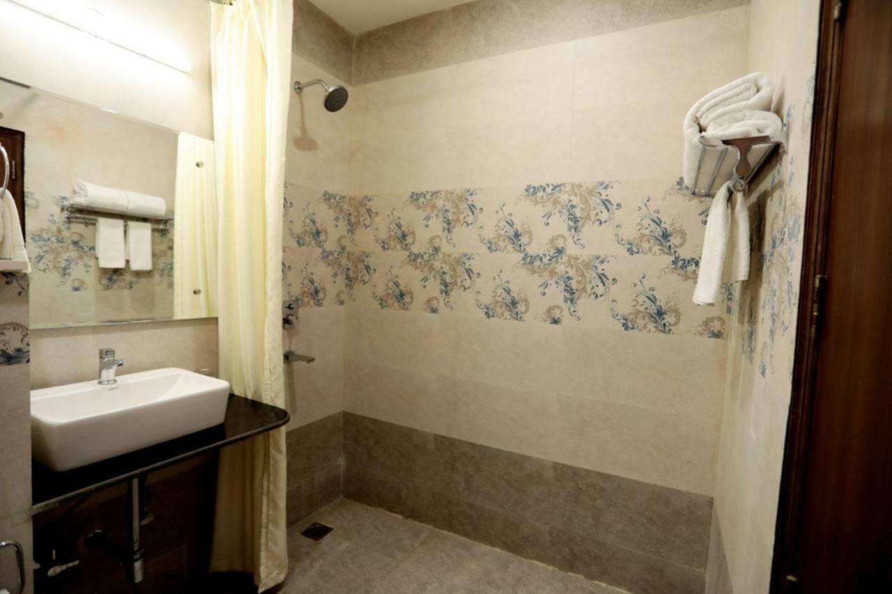 Royal Imperio Hotel Faridabad Exterior photo