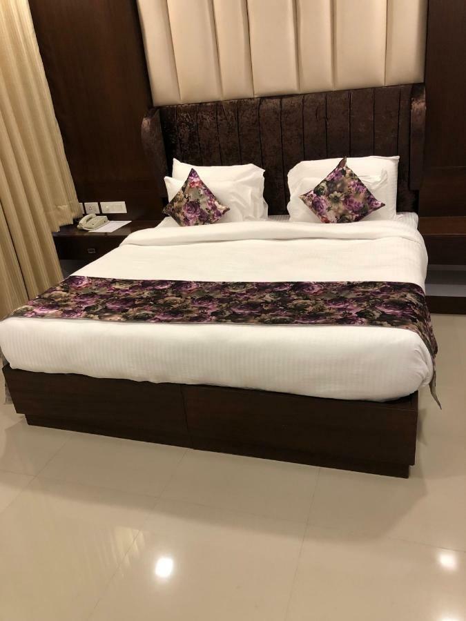 Royal Imperio Hotel Faridabad Exterior photo