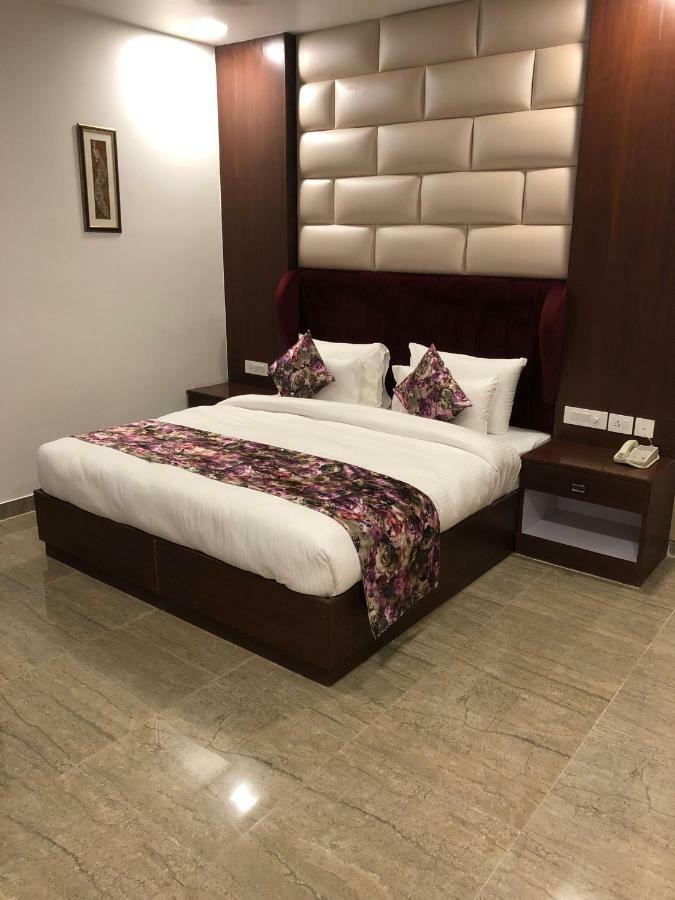Royal Imperio Hotel Faridabad Exterior photo