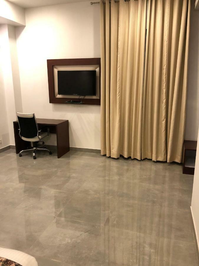 Royal Imperio Hotel Faridabad Exterior photo