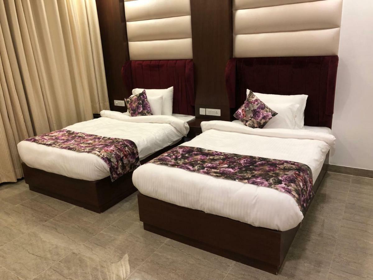 Royal Imperio Hotel Faridabad Exterior photo