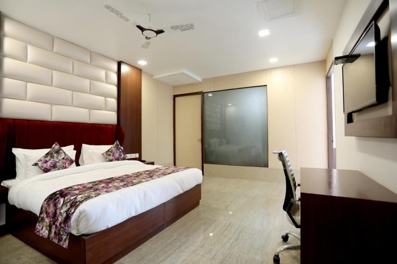 Royal Imperio Hotel Faridabad Exterior photo
